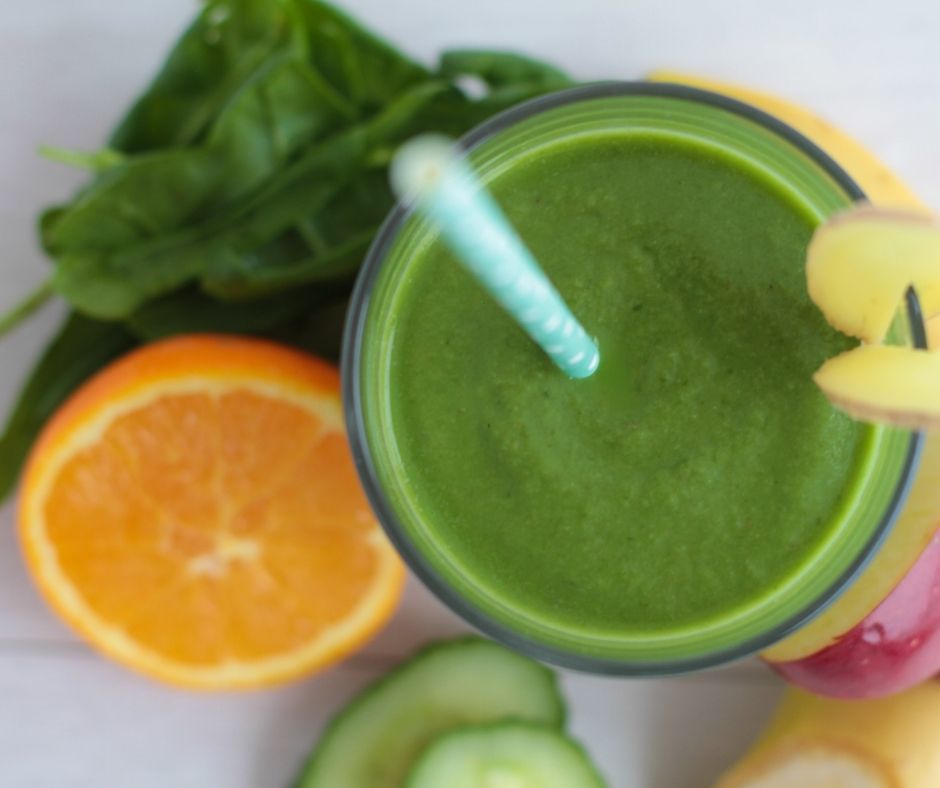 Green Smoothie for healthy eating on vacation